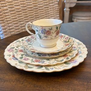 Noritake Bone China 4703 LA PRADA 5 piece set